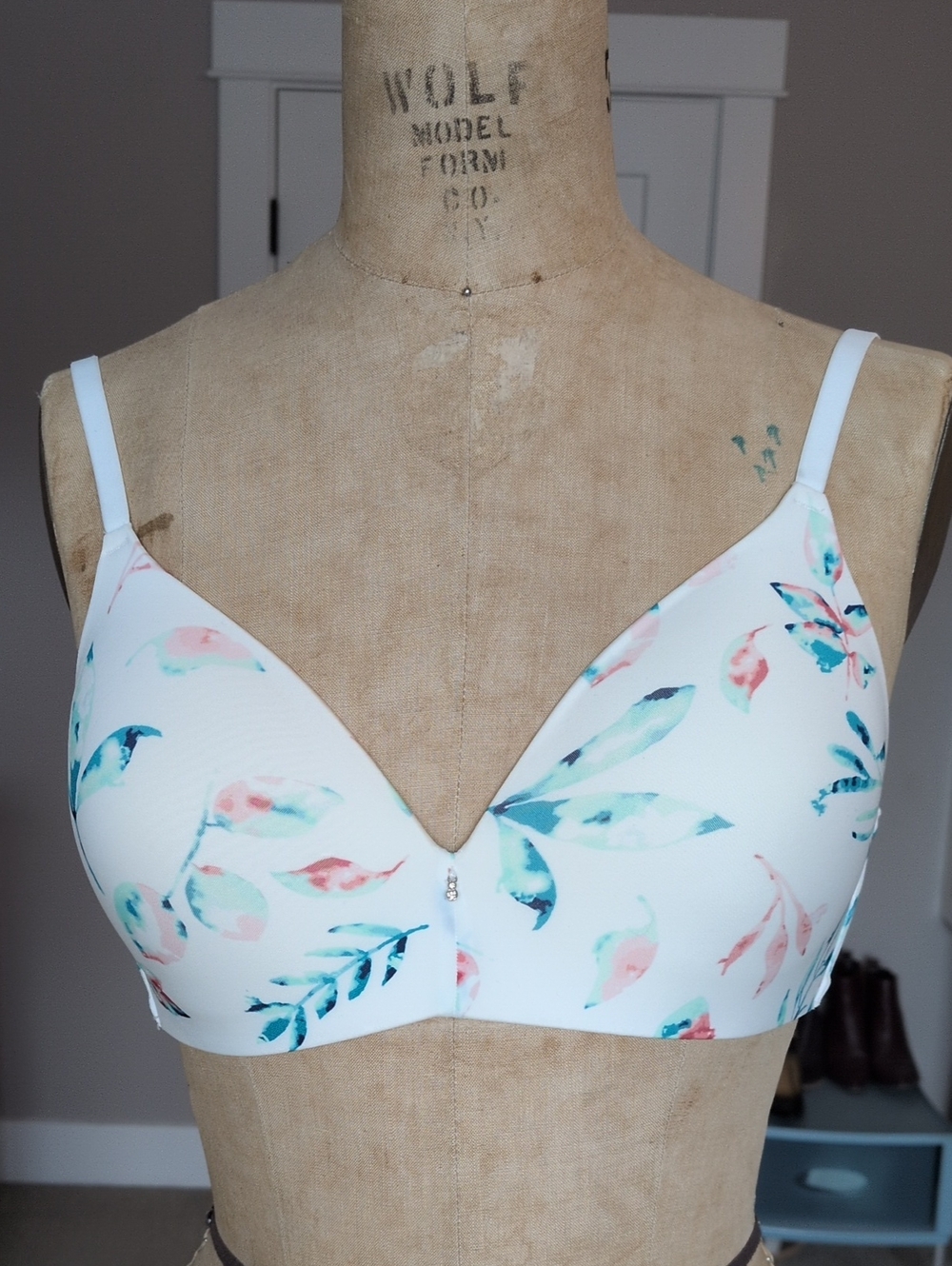 Montelle 32 D Women’s White Floral Lightly Padded Convertible T-Shirt Bra